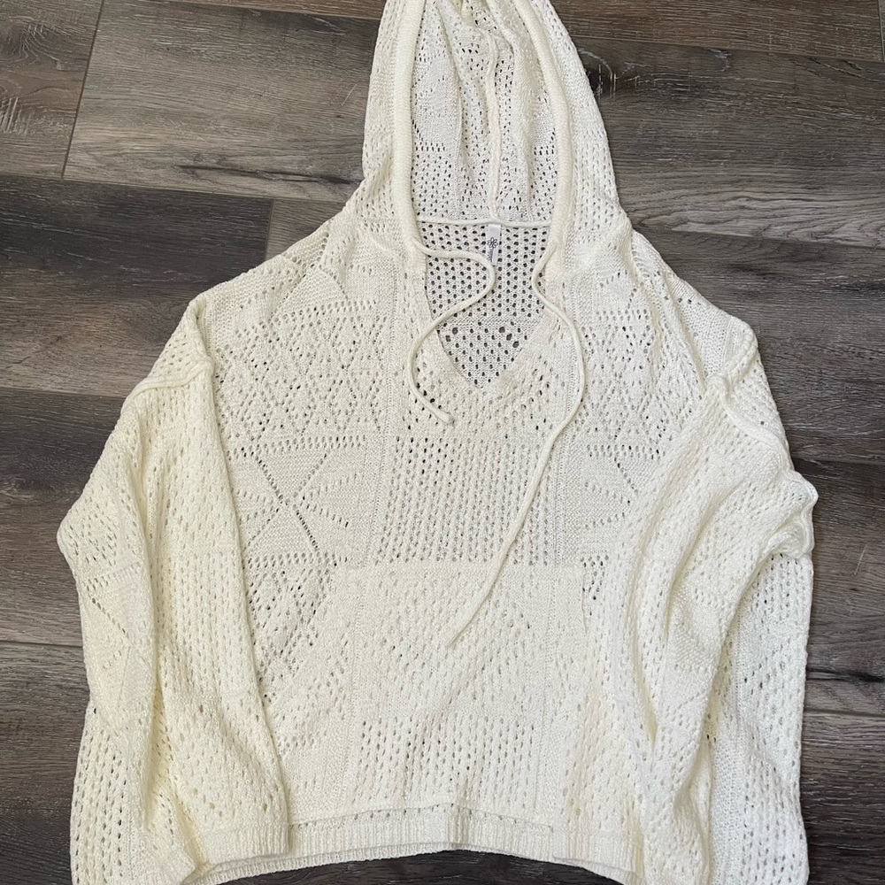 Daisies Elegant V-Neck Cream Sweater like new size L